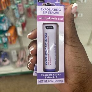 Exfoliating Lip Serum with Hyaluronic Acid — Purple